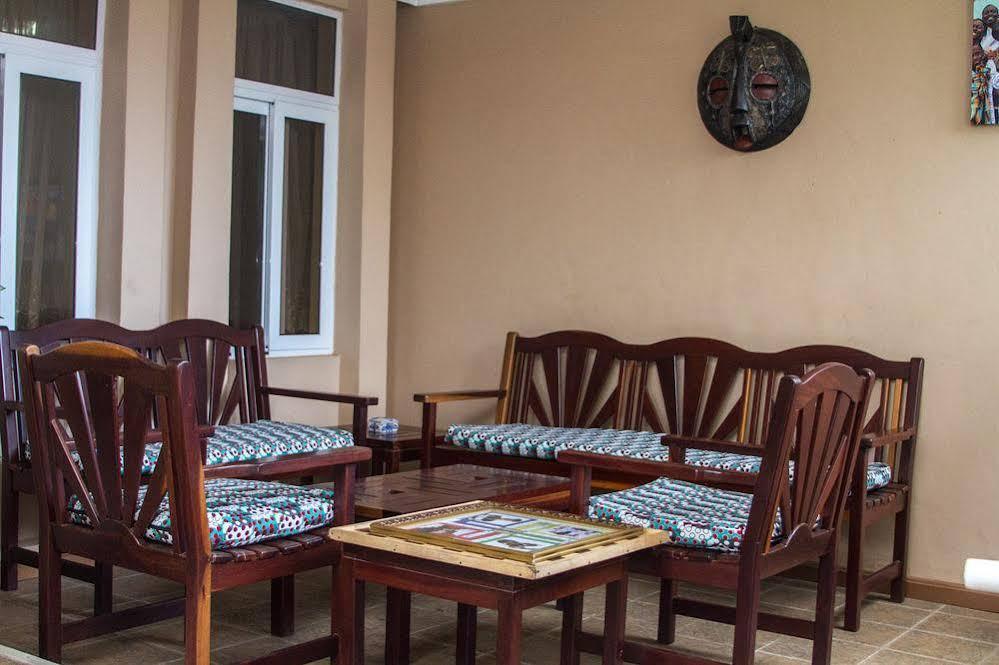 Alma House Hotel Accra Extérieur photo