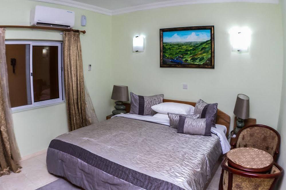 Alma House Hotel Accra Extérieur photo