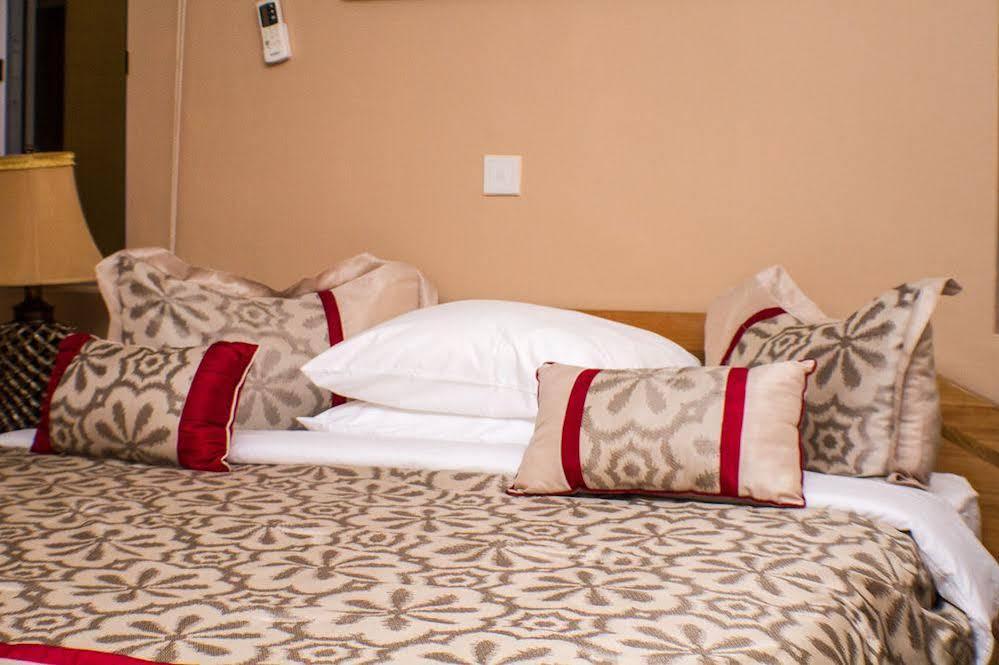 Alma House Hotel Accra Extérieur photo