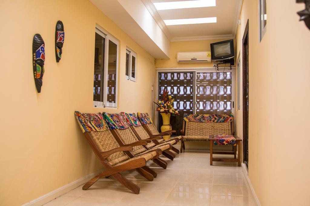 Alma House Hotel Accra Extérieur photo