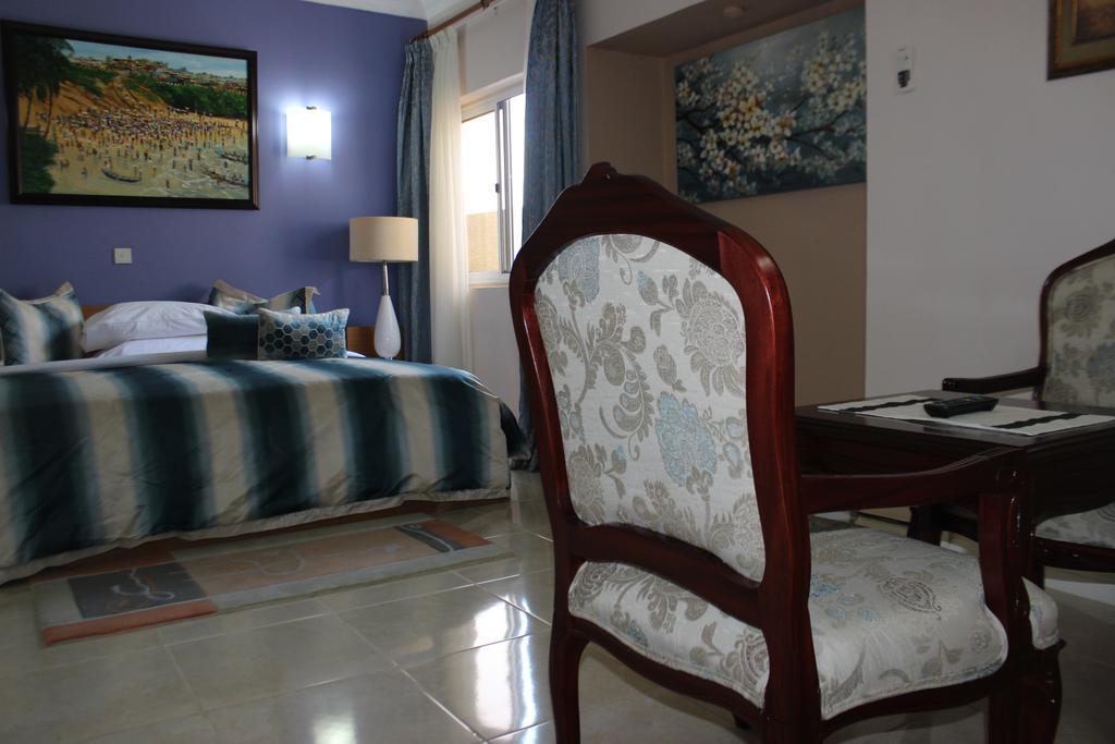 Alma House Hotel Accra Extérieur photo
