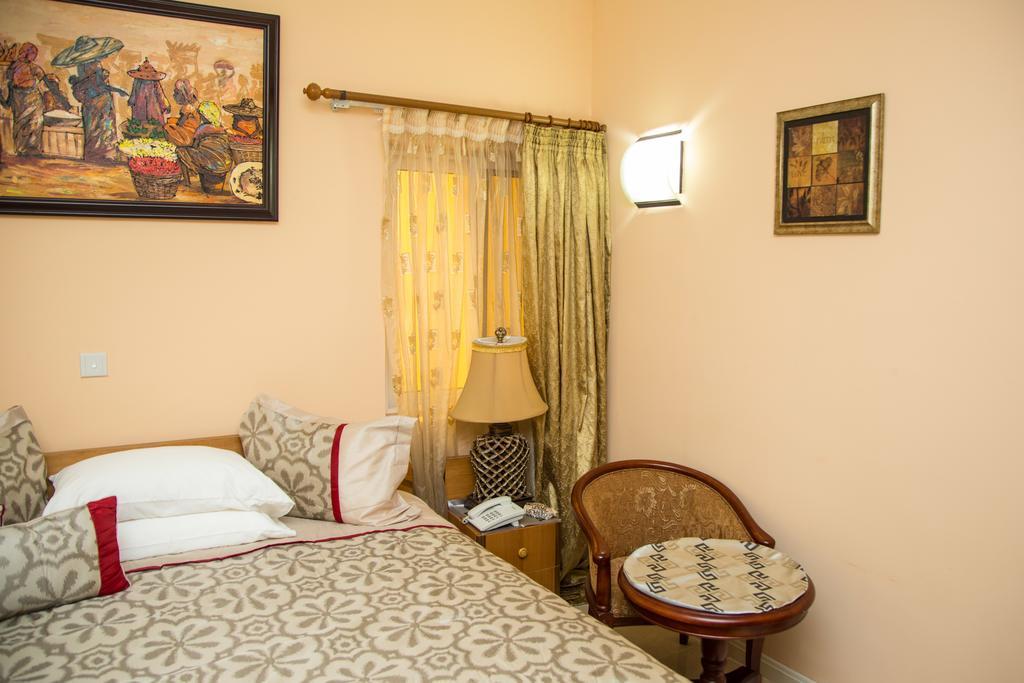 Alma House Hotel Accra Extérieur photo
