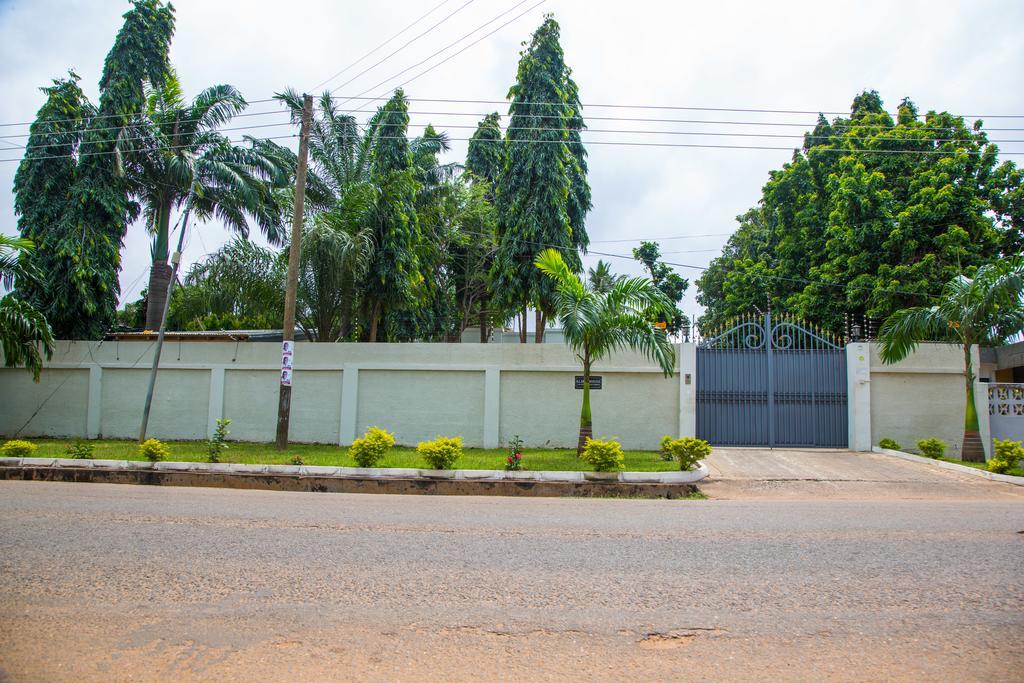Alma House Hotel Accra Extérieur photo