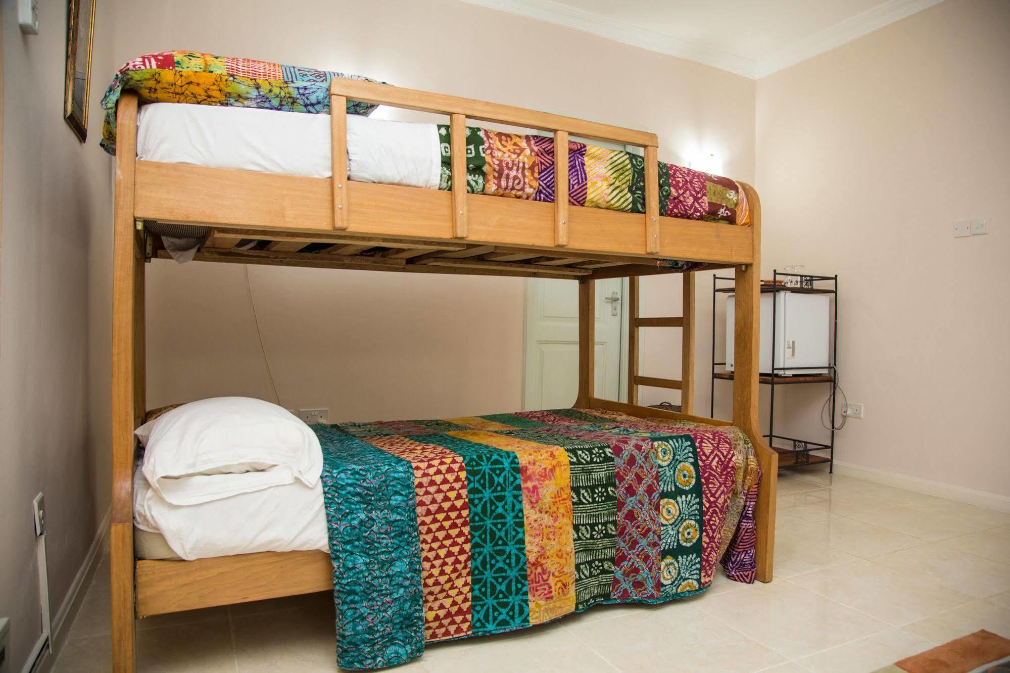 Alma House Hotel Accra Extérieur photo