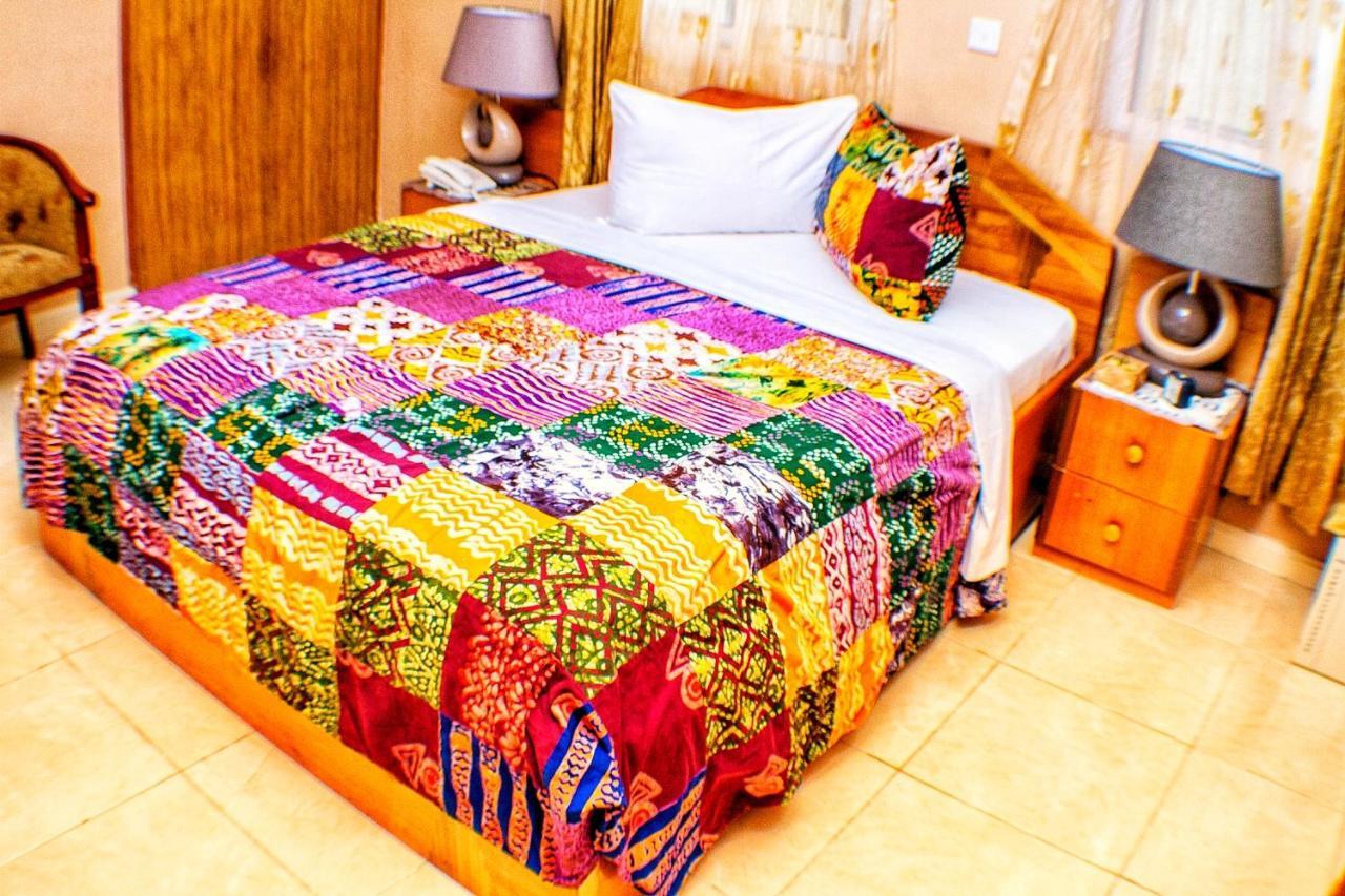Alma House Hotel Accra Extérieur photo