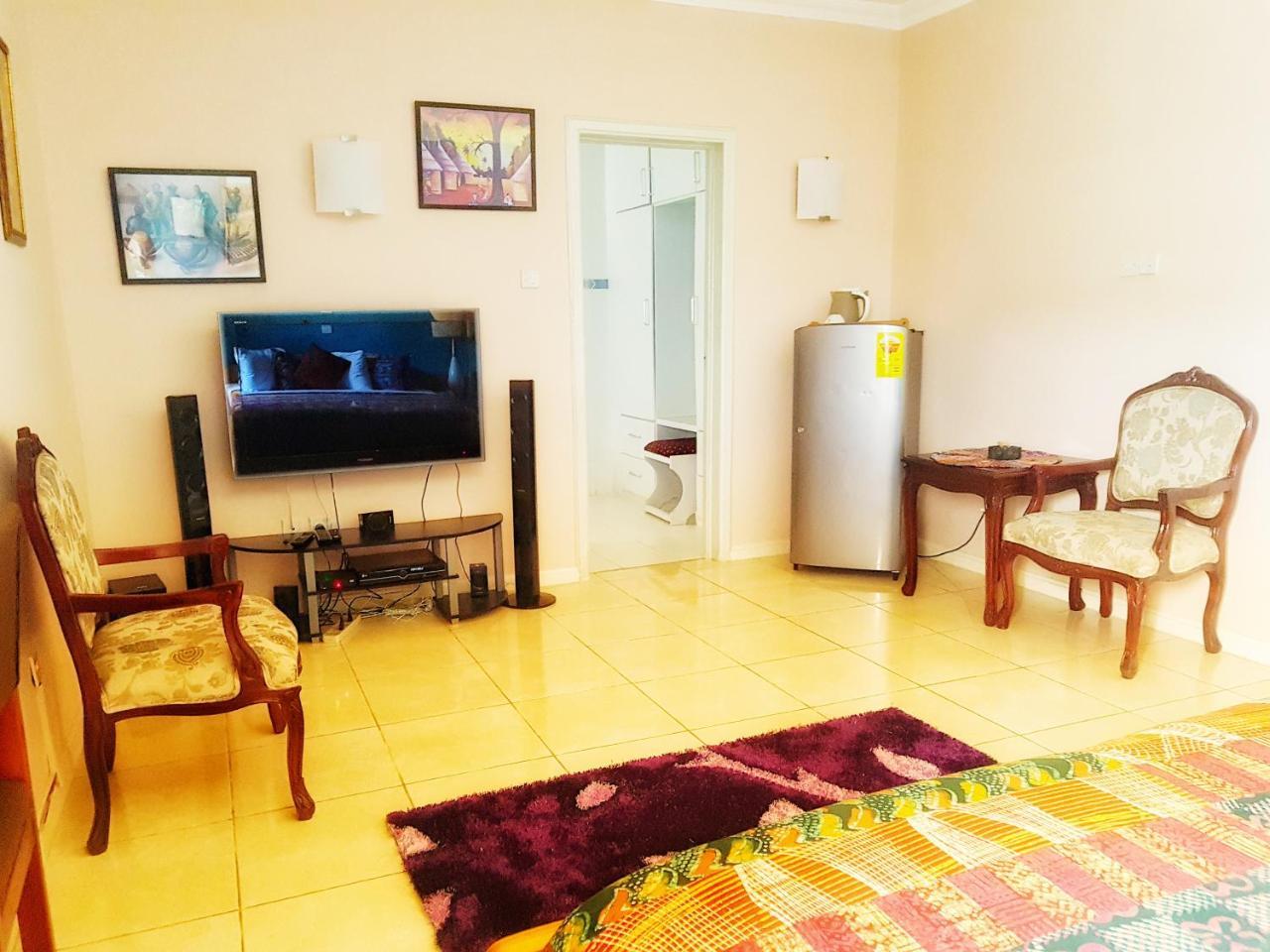 Alma House Hotel Accra Extérieur photo