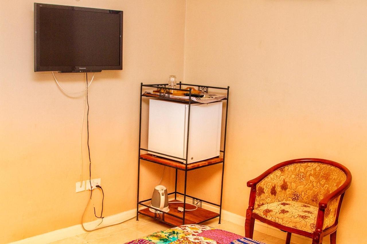 Alma House Hotel Accra Extérieur photo